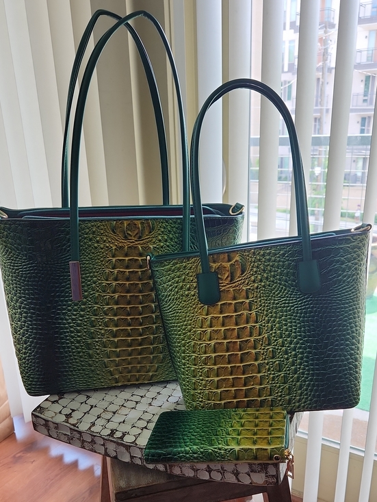 The Unbranded Brand Handbags - Green Croc-Embossed FashionTote and Wristlet 3 Piece Set
